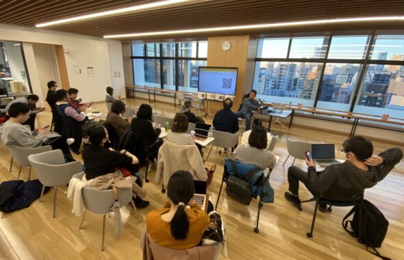 AIを使って思いを形にするセミナーの模様 満員の受講者が熱心にメモを取る様子